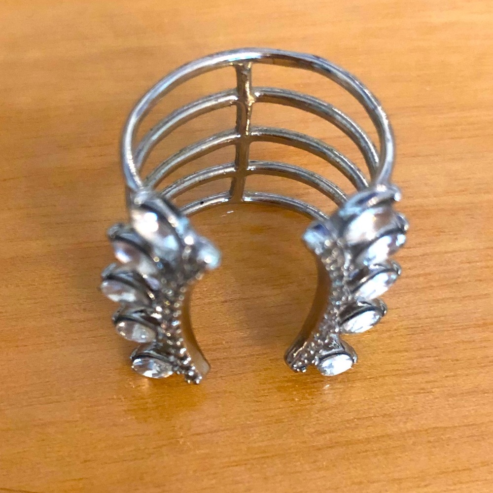 ADD FOR FREE to matching earrings . Cage style size 6 beautiful rhinestone ring